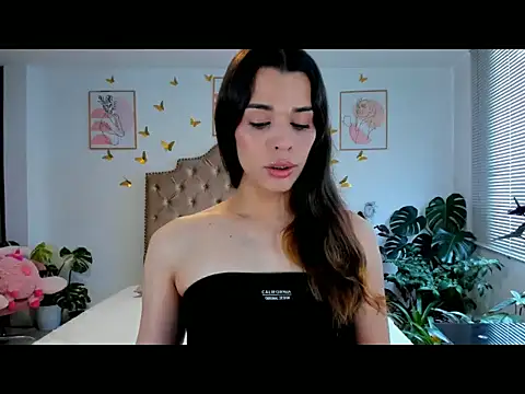 Snapshot of bella_grego chatting on April 19, 2026, 6:10 pm bella grego online show from April 19, 2026, 6:10 pm