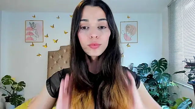 Snapshot of bella_grego chatting on May 12, 2026, 6:27 pm bella grego online show from May 12, 2026, 6:27 pm