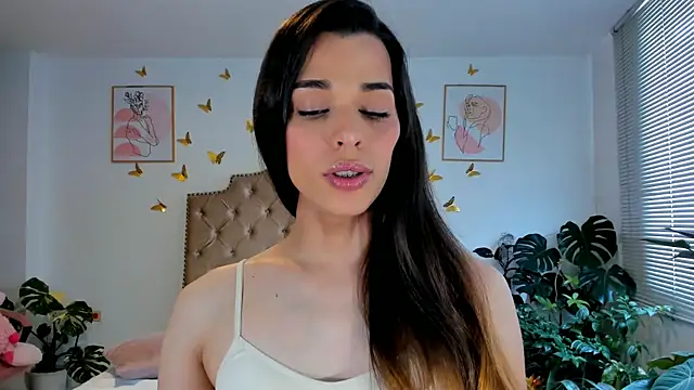 Snapshot of bella_grego chatting on June 10, 2026, 5:45 pm bella grego online show from June 10, 2026, 5:45 pm