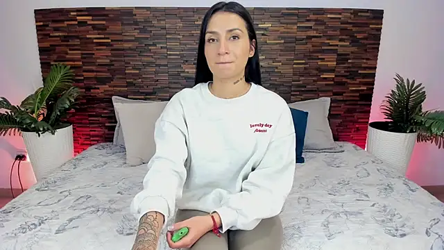 Snapshot of valkiriia__ chatting on July 6, 2026, 5:26 am valkiriia online show from July 6, 2026, 5:26 am