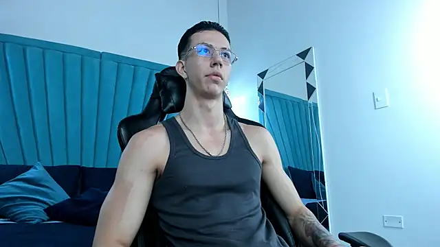 OliverThompsonJS online show from June 12, 2026, 4:44 am
