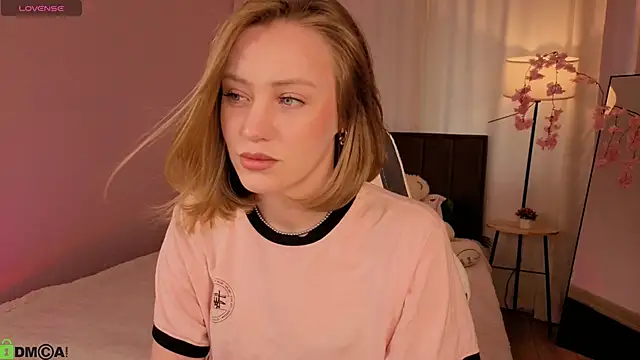 Snapshot of EvaHamilton chatting on June 30, 2026, 12:00 am EvaHamilton online show from June 30, 2026, 12:00 am