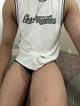 lucky 7inches online show from June 3, 2026, 4:23 pm