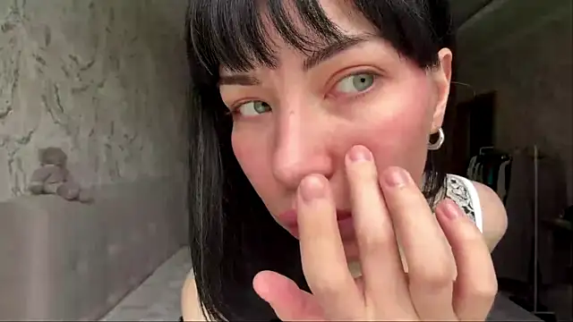 LuisaAlconcel online show from April 25, 2026, 6:49 am