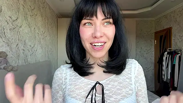 LuisaAlconcel online show from April 28, 2026, 1:38 pm