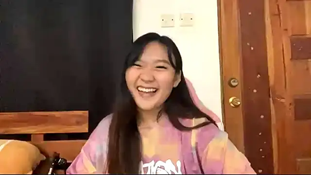 LaurenHenk online show from April 20, 2026, 1:03 pm