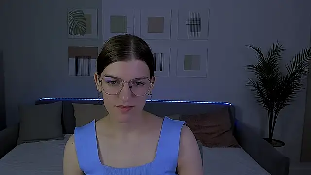 Snapshot of AnnaThorne chatting on May 8, 2026, 3:45 am AnnaThorne online show from May 8, 2026, 3:45 am