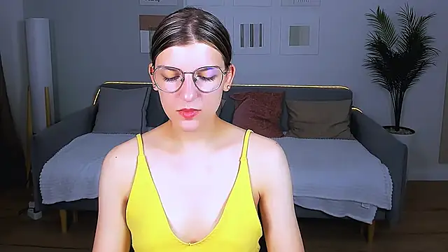Snapshot of AnnaThorne chatting on June 3, 2026, 3:31 am AnnaThorne online show from June 3, 2026, 3:31 am