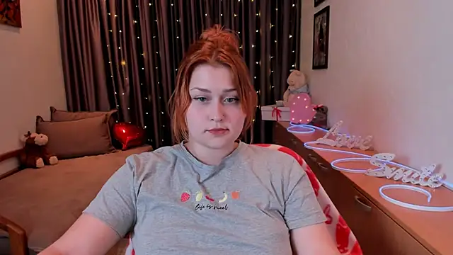 Snapshot of NoraLiin chatting on May 15, 2026, 7:43 pm NoraLiin online show from May 15, 2026, 7:43 pm