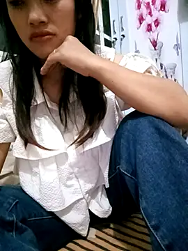 LucyBri01 online show from April 18, 2026, 2:54 pm