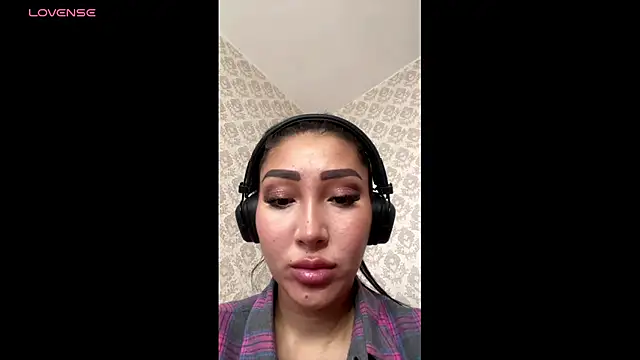 Snapshot of MadelineKiss_ chatting on April 22, 2026, 1:41 am MadelineKiss online show from April 22, 2026, 1:41 am
