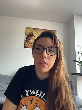 AliceMtz online show from April 26, 2026, 5:54 pm