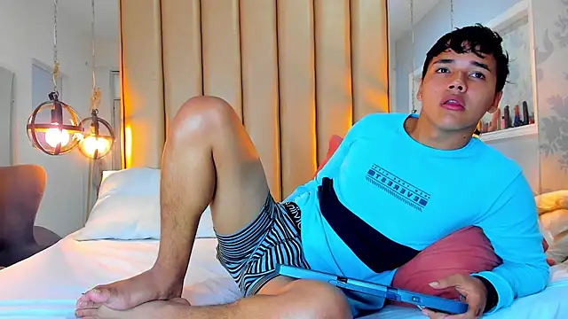 LianCarter  online show from April 20, 2026, 4:15 am