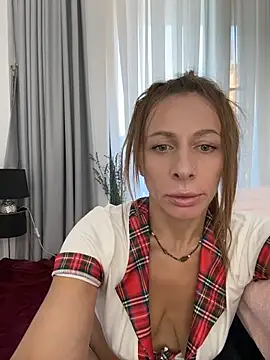 Mira Luna online show from June 29, 2026, 5:02 pm