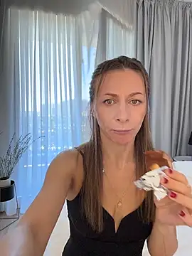 Mira Luna online show from July 26, 2026, 8:54 am