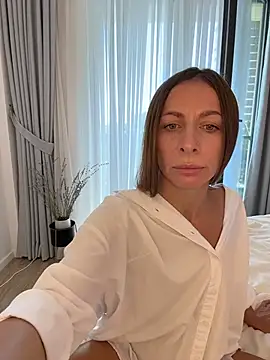 Mira Luna online show from July 29, 2026, 7:06 am