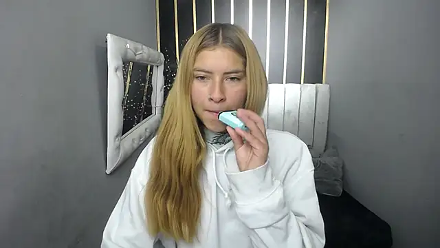 Snapshot of nancy_blonde chatting on May 15, 2026, 1:07 pm nancy blonde online show from May 15, 2026, 1:07 pm