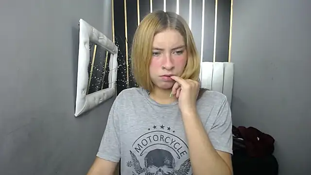 Snapshot of nancy_blonde chatting on May 30, 2026, 12:46 pm nancy blonde online show from May 30, 2026, 12:46 pm