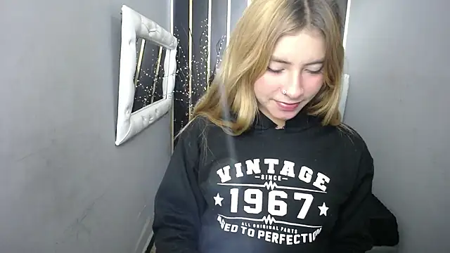 Snapshot of nancy_blonde chatting on June 2, 2026, 12:29 pm nancy blonde online show from June 2, 2026, 12:29 pm