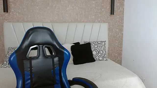 Chloe Brown2 online show from April 27, 2026, 6:28 pm