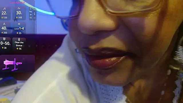 Snapshot of Sweet-Mommy-Milf chatting on May 2, 2026, 1:21 am Sweet-Mommy-Milf online show from May 2, 2026, 1:21 am