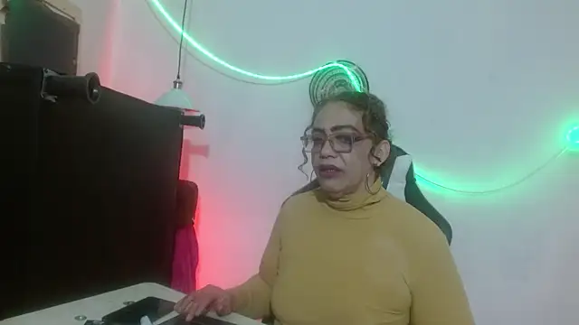 Snapshot of Sweet-Mommy-Milf chatting on May 14, 2026, 11:44 pm Sweet-Mommy-Milf online show from May 14, 2026, 11:44 pm