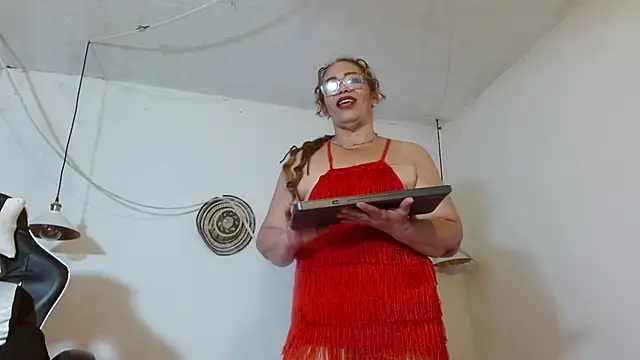 Snapshot of Sweet-Mommy-Milf chatting on May 15, 2026, 11:56 pm Sweet-Mommy-Milf online show from May 15, 2026, 11:56 pm