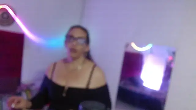 Snapshot of Sweet-Mommy-Milf chatting on May 26, 2026, 1:12 am Sweet-Mommy-Milf online show from May 26, 2026, 1:12 am