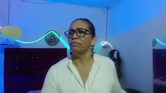 Snapshot of Sweet-Mommy-Milf chatting on May 28, 2026, 12:52 am Sweet-Mommy-Milf online show from May 28, 2026, 12:52 am