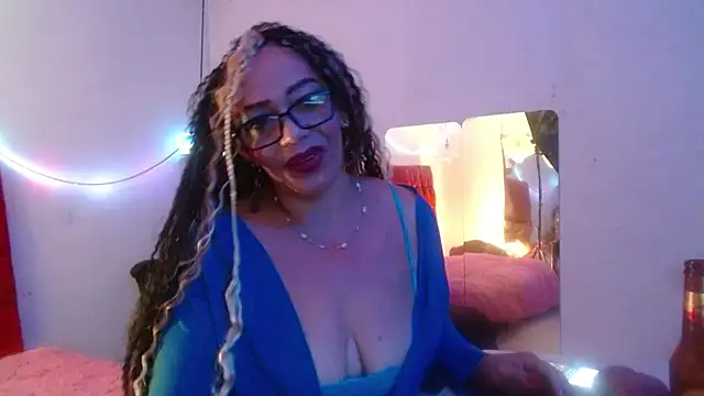 Snapshot of Sweet-Mommy-Milf chatting on May 29, 2026, 6:11 am Sweet-Mommy-Milf online show from May 29, 2026, 6:11 am