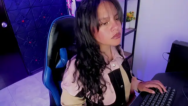 LilaVelvet online show from May 8, 2026, 8:36 pm