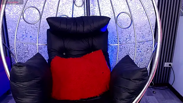 Scarlet Yuki online show from April 22, 2026, 3:13 pm