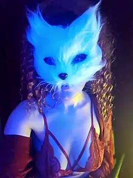 lilianroses online show from April 20, 2026, 9:27 pm