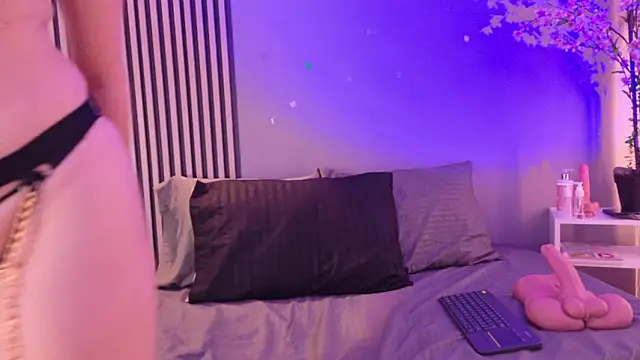 JadeHearrt online show from April 22, 2026, 5:47 pm