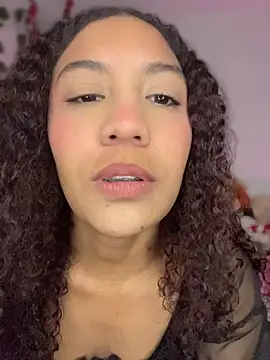 Snapshot of Daphnne_Curly chatting on May 10, 2026, 1:33 am Daphnne Curly online show from May 10, 2026, 1:33 am