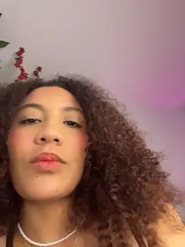 Snapshot of Daphnne_Curly chatting on May 27, 2026, 12:02 pm Daphnne Curly online show from May 27, 2026, 12:02 pm