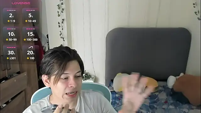 Snapshot of Felixzyn chatting on April 23, 2026, 7:27 pm Felixzyn online show from April 23, 2026, 7:27 pm
