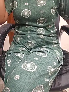 Snapshot of SEEMA_333 chatting on April 20, 2026, 2:14 am SEEMA 333 online show from April 20, 2026, 2:14 am