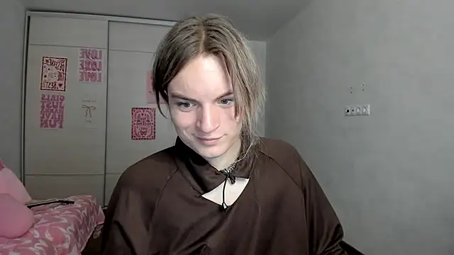 Snapshot of milliKira006 chatting on May 10, 2026, 7:24 am milliKira006 online show from May 10, 2026, 7:24 am