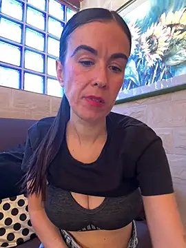 dulceflor25 online show from April 25, 2026, 11:57 am