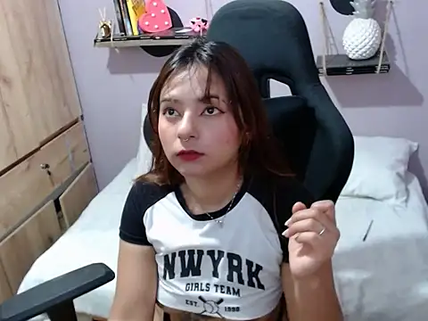 Snapshot of Kitana_kitty chatting on June 11, 2026, 8:18 pm Kitana kitty online show from June 11, 2026, 8:18 pm