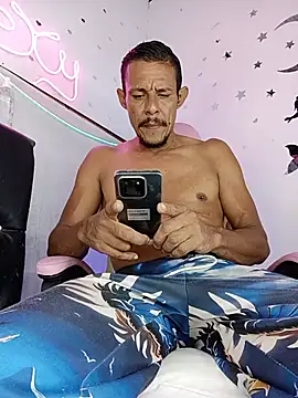 Snapshot of El_junior21 chatting on June 8, 2026, 6:19 pm El junior21 online show from June 8, 2026, 6:19 pm