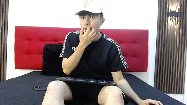 LunayDream online show from April 21, 2026, 11:16 am