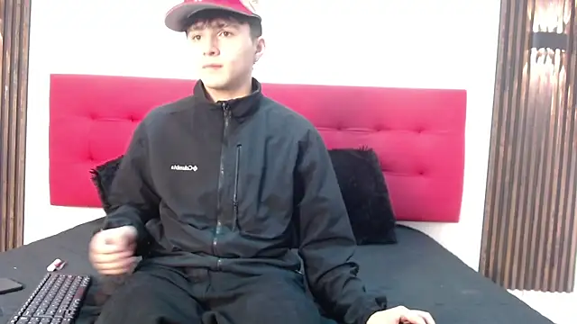 LunayDream online show from April 22, 2026, 11:23 am