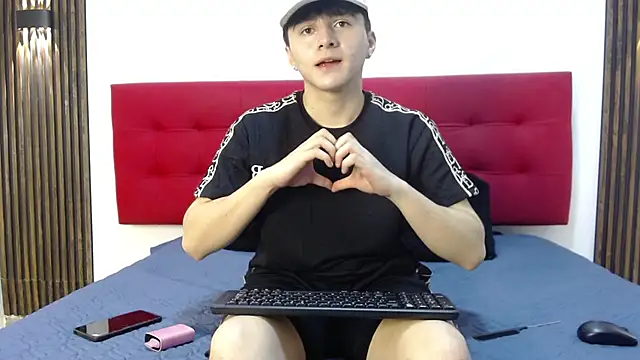 LunayDream online show from April 24, 2026, 11:23 am