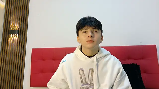 LunayDream online show from April 26, 2026, 11:19 am