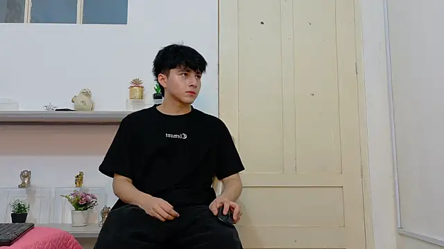 LunayDream online show from June 12, 2026, 11:53 am