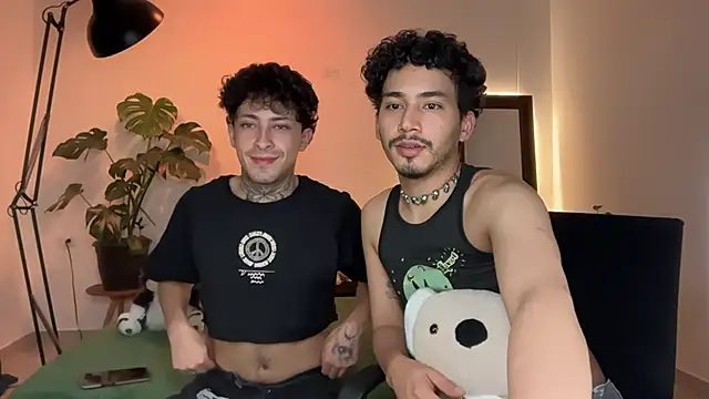Snapshot of Noah_and_Steven chatting on May 13, 2026, 1:14 am Noah and Steven online show from May 13, 2026, 1:14 am