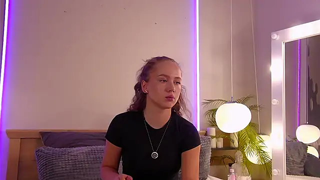 Emi Sterling online show from April 22, 2026, 11:01 am