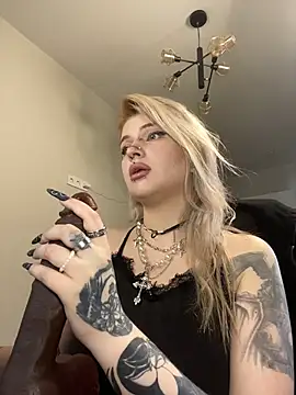 DriveThruCiri online show from April 26, 2026, 7:50 am